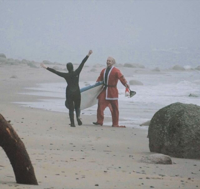 Дедушка подарки привез!