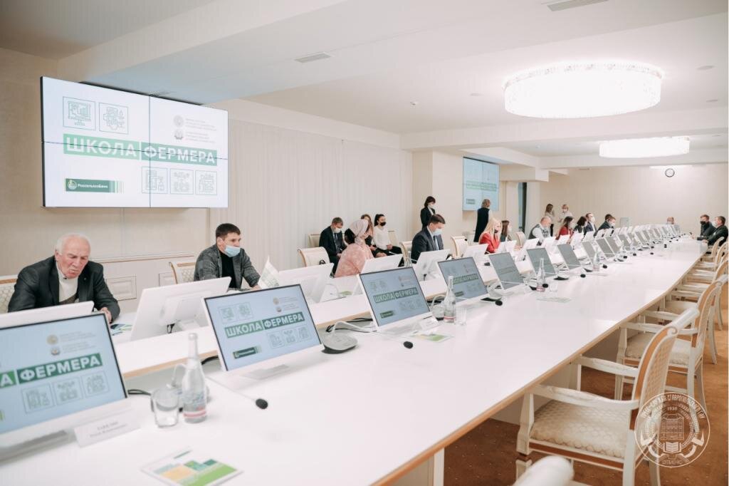 Заместитель директор Ставропольского филиала Россельхозбанка Игорь Яцук отметил, что основная цель проекта – поддержка фермеров – достигнута. Дальше школа будет развиваться и привлекать новых слушателей. Фото: РСХБ

