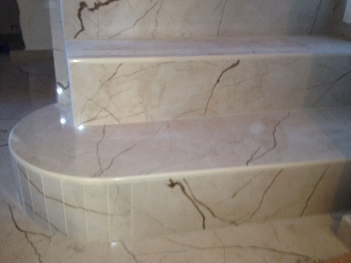 Ступени из керамогранита под мрамор Storm beige Full lappato