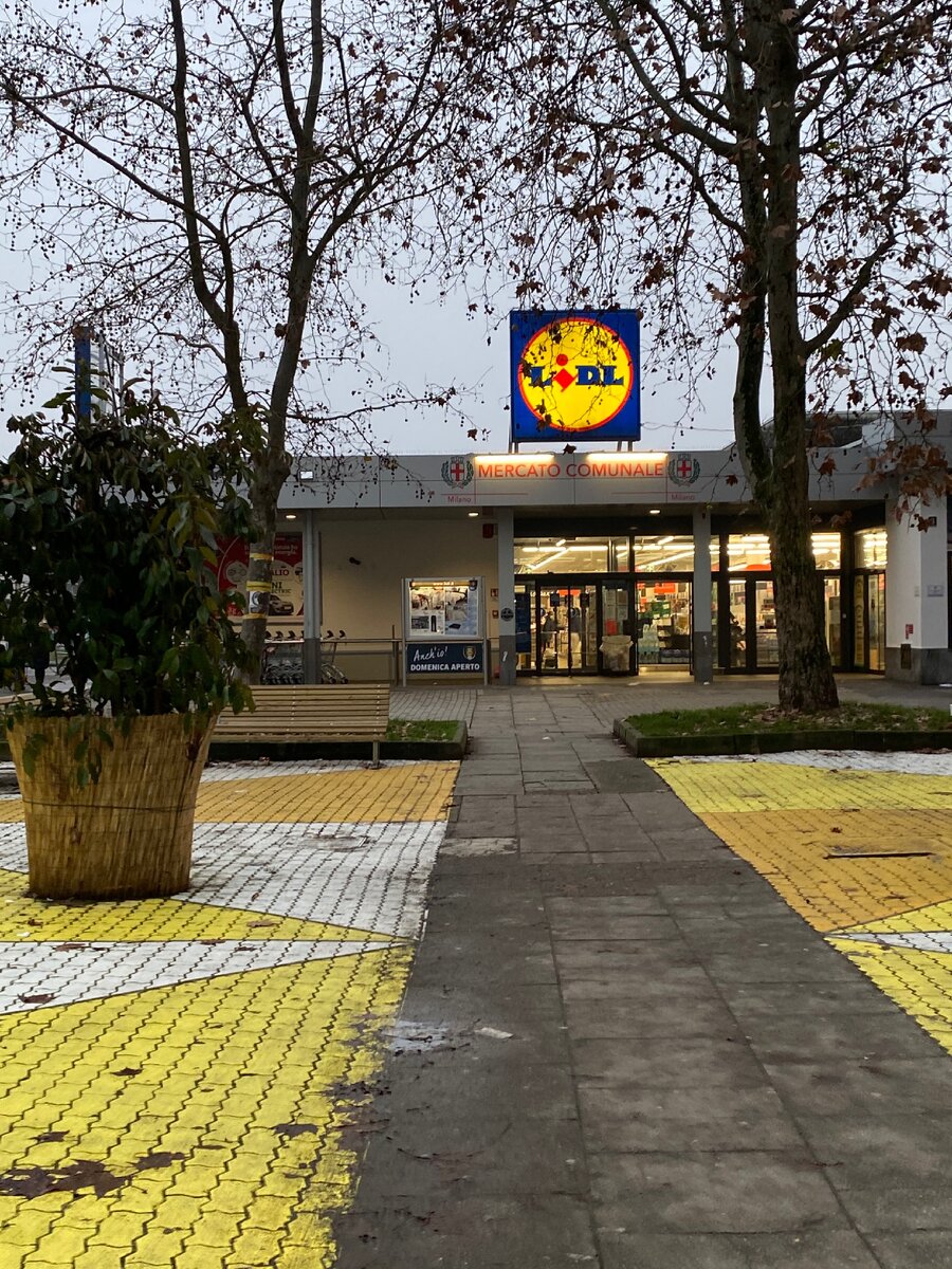 Немецкий магазин в Италии