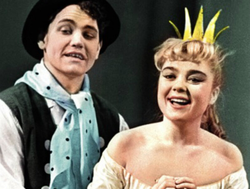 Нина Дорошина и Владимир Земляникин в спектакле "Голый король". Фото, источник: kulturologia.ru