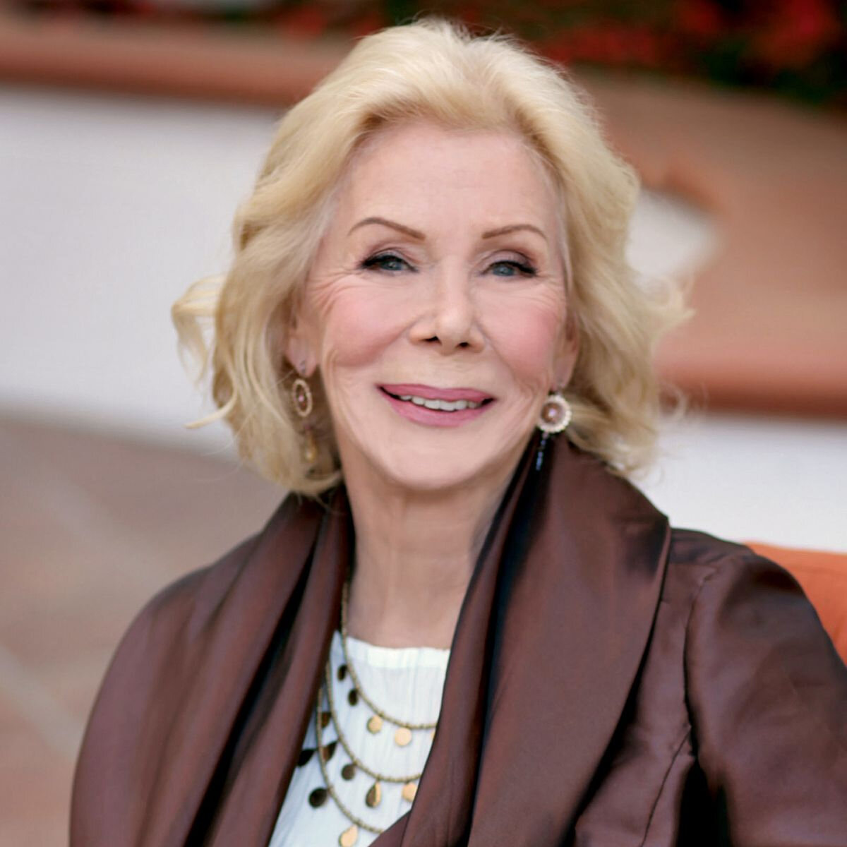 Фото с обложки книги "The Essential Louise Hay Collection" by Louise Hay