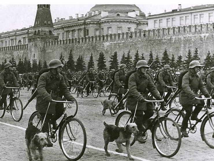 Военный парад на Красной площади, Москва, 1 мая 1938 г.