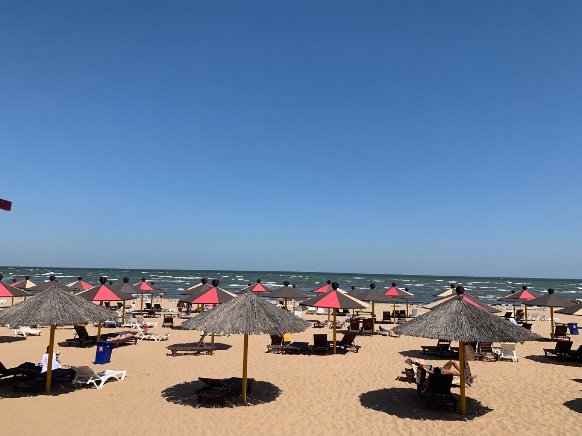 Чтобы вы понимали, это пляж в гостинице под Каспийском