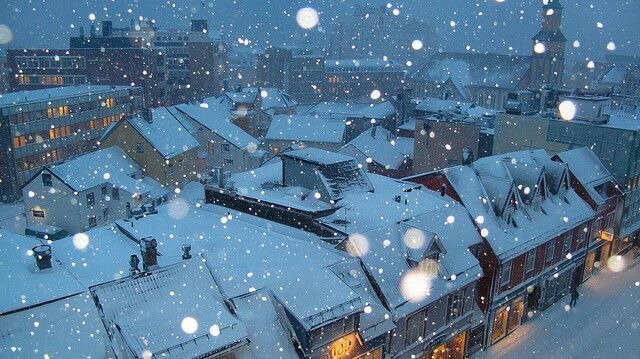 Фотографии сумеречного Трумсе веют теплотой