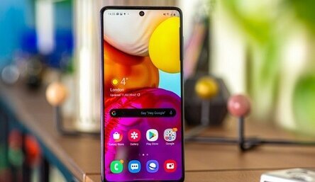 SAMSUNG выпускает дорогие смартфоны, но у неё есть особенности, которых нет у конкурентов.