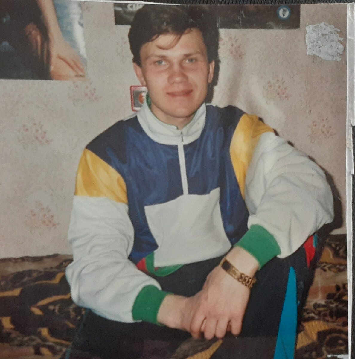 Спортивный костюм и "золотые" часы, чем не мачо. 1995 г Фото: автора