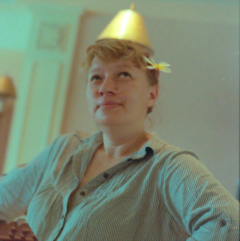 Прынцесса? Не... Королевишна!))) Если чё... Плафон и стрекоза в кадре случайны)))