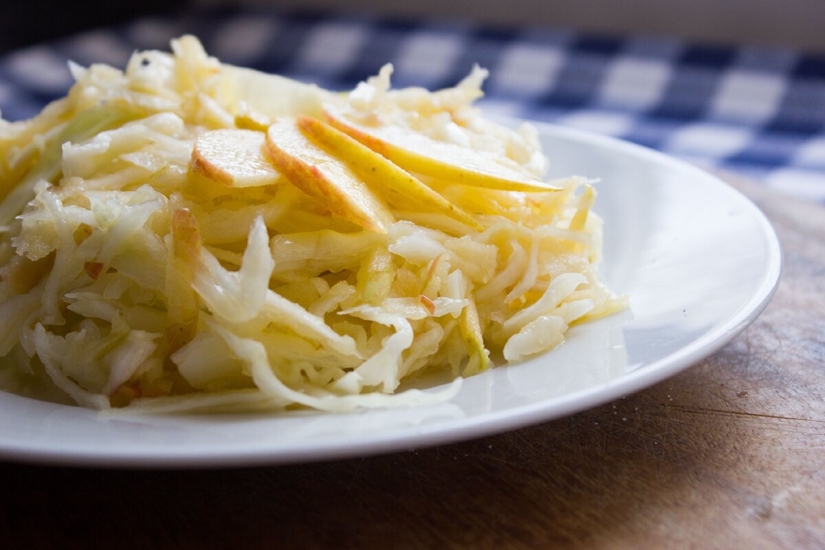 Салат из яблока и капусты
