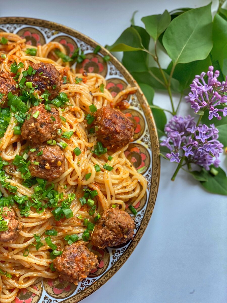 Знаете , в первые решилась приготовить спагетти с фрикадельками и уж очень всем понравилось 🥰. И из за этого решила поделится с вами 