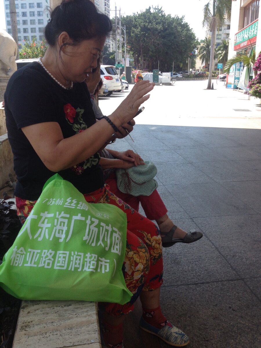 Обычные китайские тётеньки 👍🏻