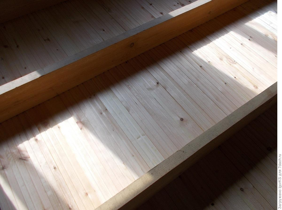 Нашиваем на лаги вагонку