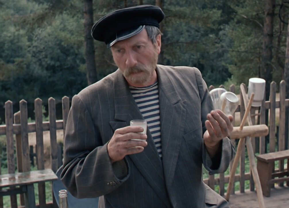 Кадр из фильма "Любовь и голуби"