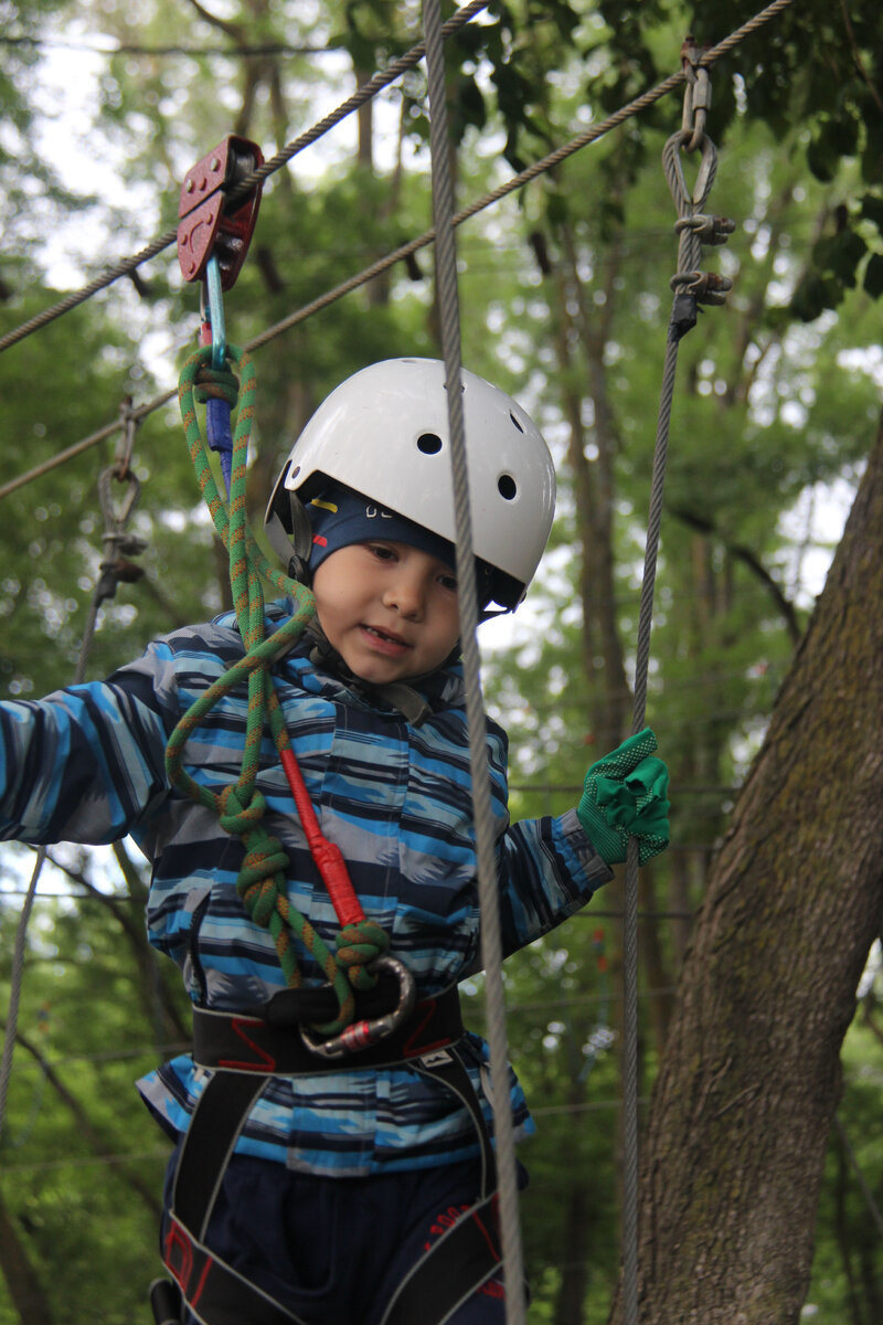 В начале этого лета мы отдыхали в посёлке Дивноморское. Посёлок этот не большой, но некоторые развлечения для детей там имеются.-7-3