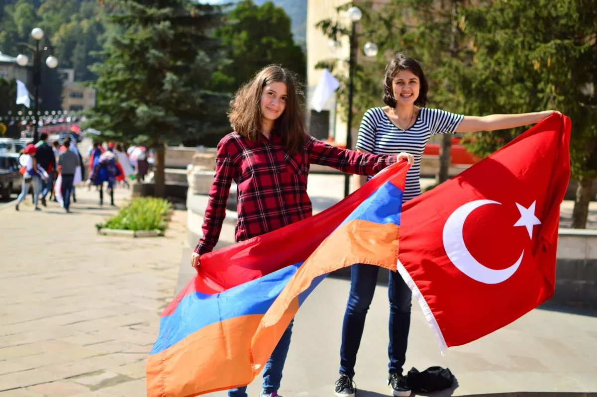 Rouge armenia. Армения Турция флаг. Армяно турецкий флаг. Турция и Армения братья навек. Турция vs Армения.