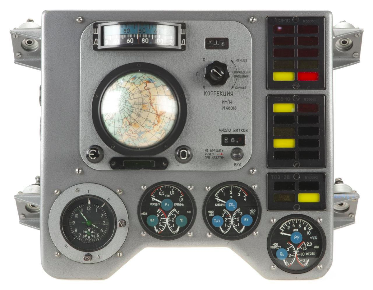 Внутри управление. Восток-1 панели управления. Приборная панель Восток 1. Приборная панель корабля Восток 1. Пульт управления Восток 1.