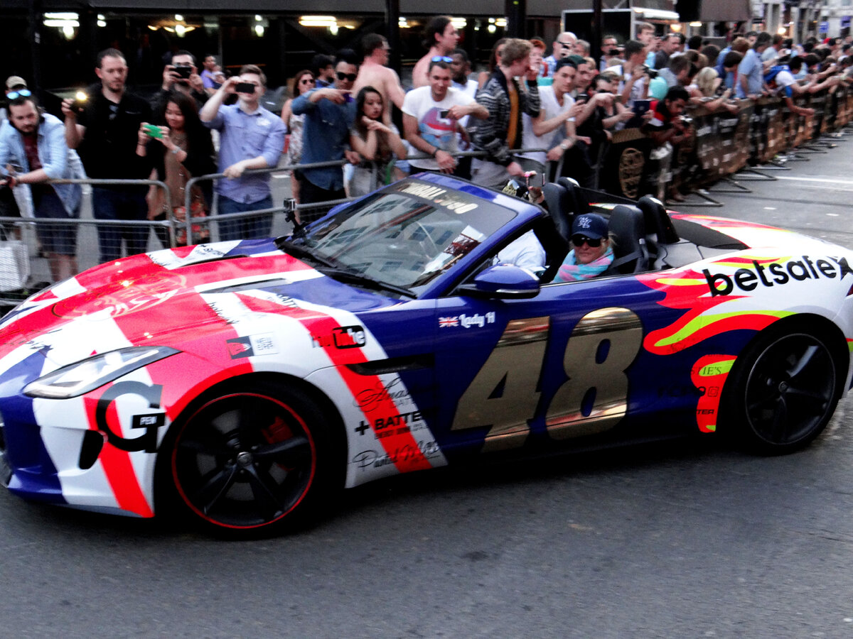 Спорткары в центре Лондона