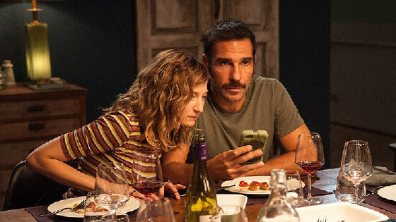 Кадр из фильма "Идеальные незнакомцы". 