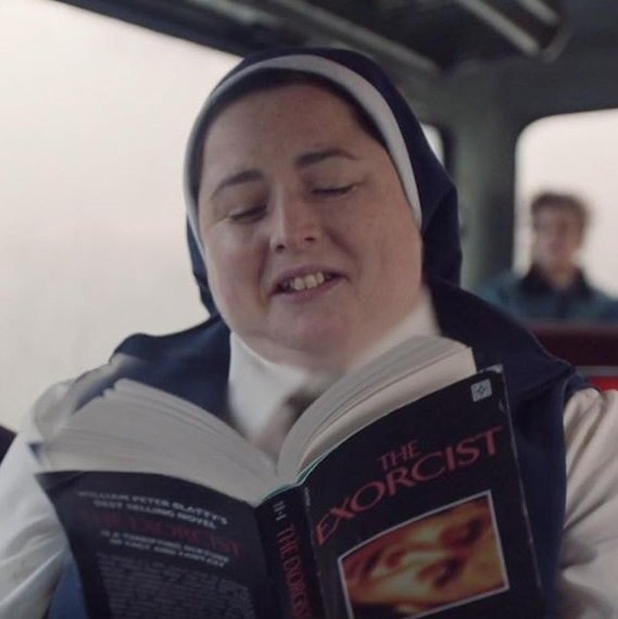 Фото взято с https://gushabout.com/2019/08/06/derry-girls-are-back/