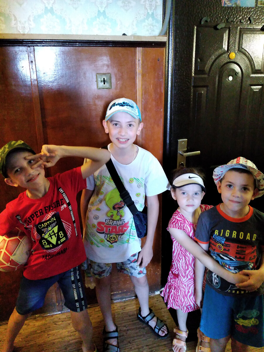 Собрались гулять во двор