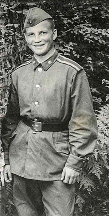 Ногинск, мой месяц молодого бойца. Еще в форме б/у, с чужого плеча.