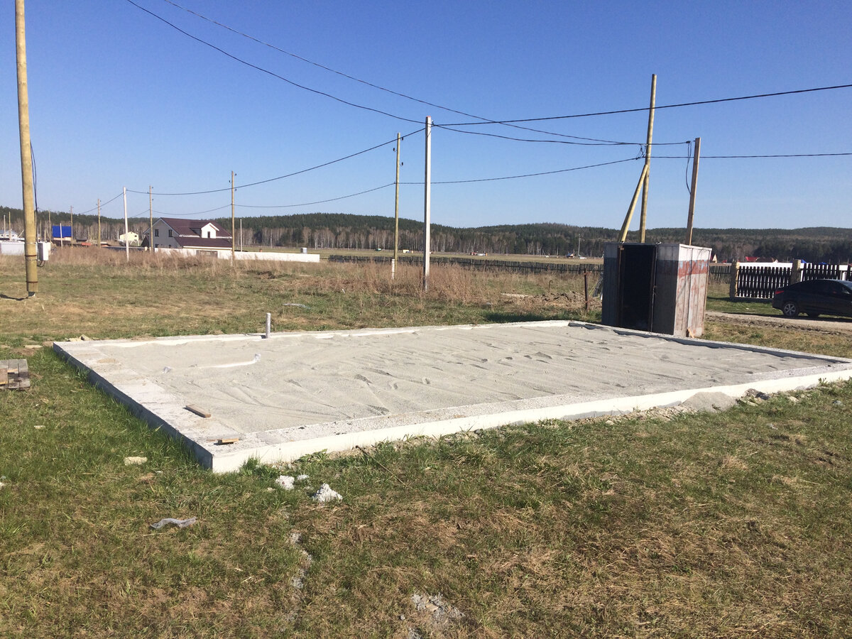 Подавать бетон можно с любой стороны без дополнительных трат на бетононасос или специальные приспособления 