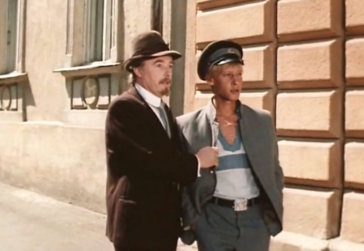Кадр из кинофильма "Зеленый фургон", 1983 г.. режиссер Александр Павловский, сценаристы Игорь Шевцов, композитор Максим Дунаевский (скриншот)