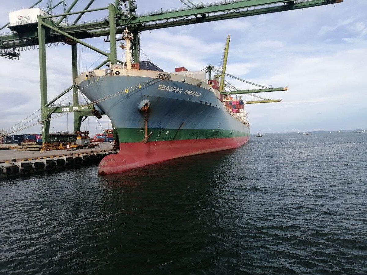 Месяц до дома. Рашу план по сходу на берег, смотря на берег.