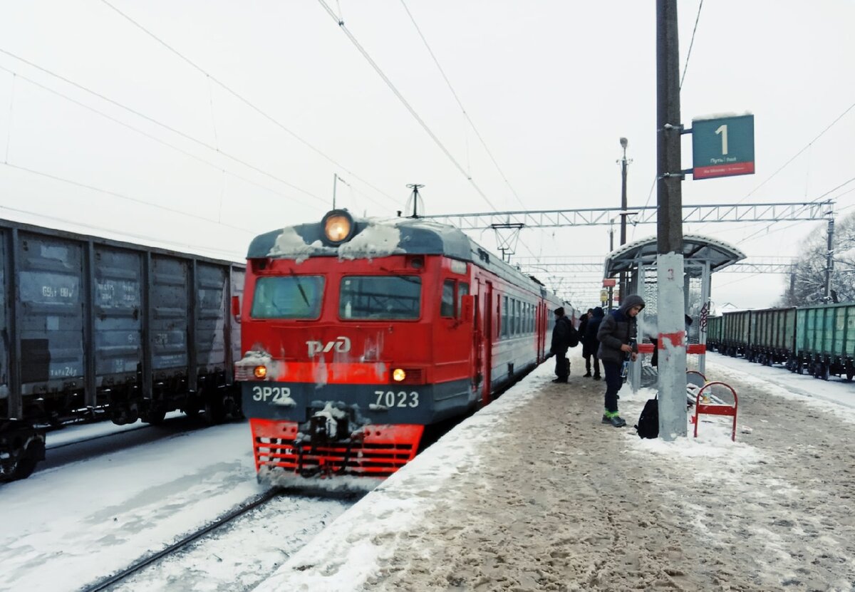 ЭР2Р-7023 следует в сторону ст. Черусти.