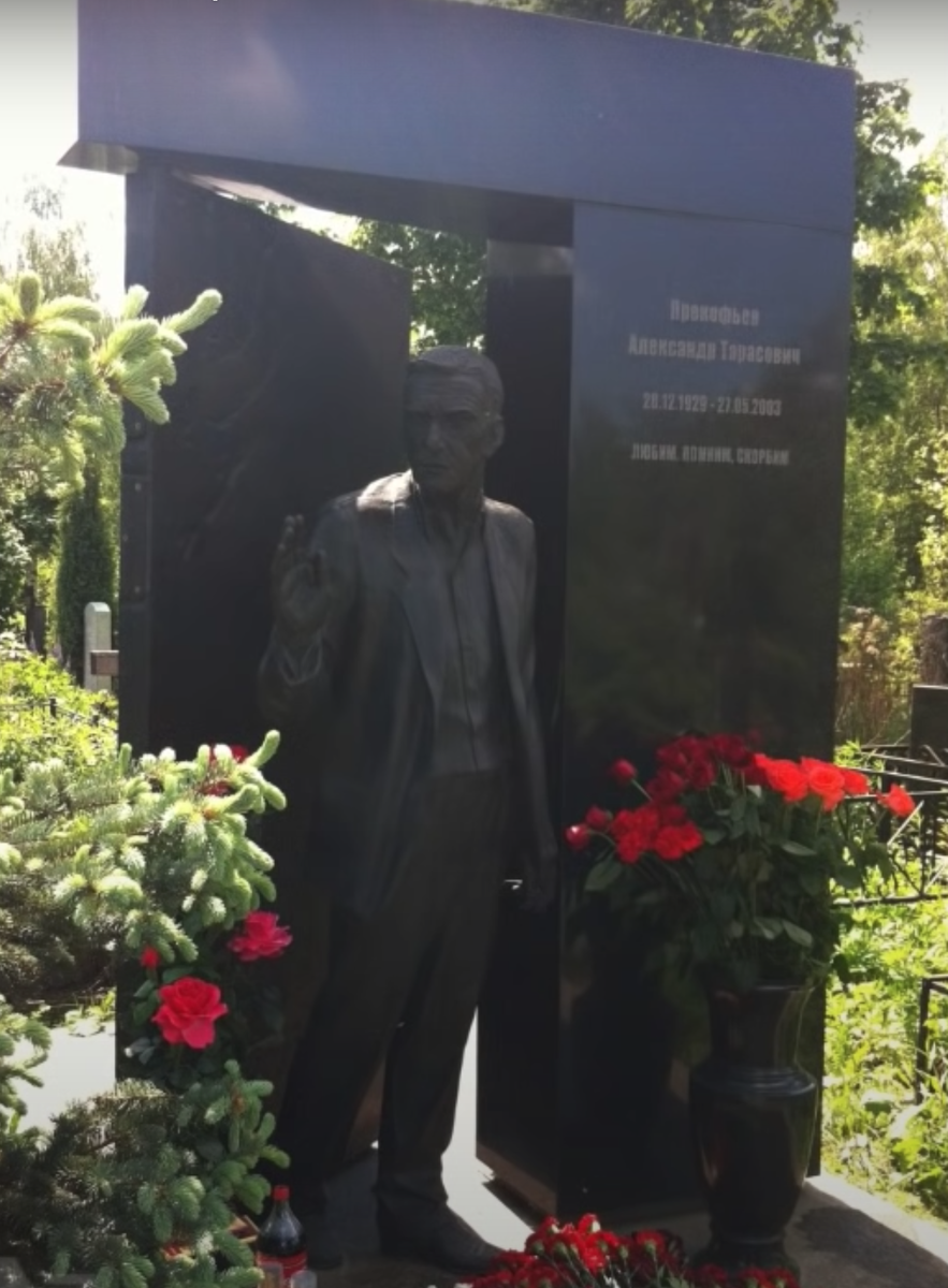 На фото: памятник Саше Шорину