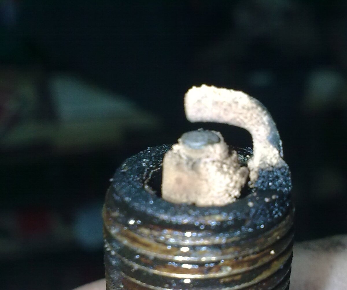 Нагар от испарений антифриза и масла (чуть темней в зависимости от Жора масла)