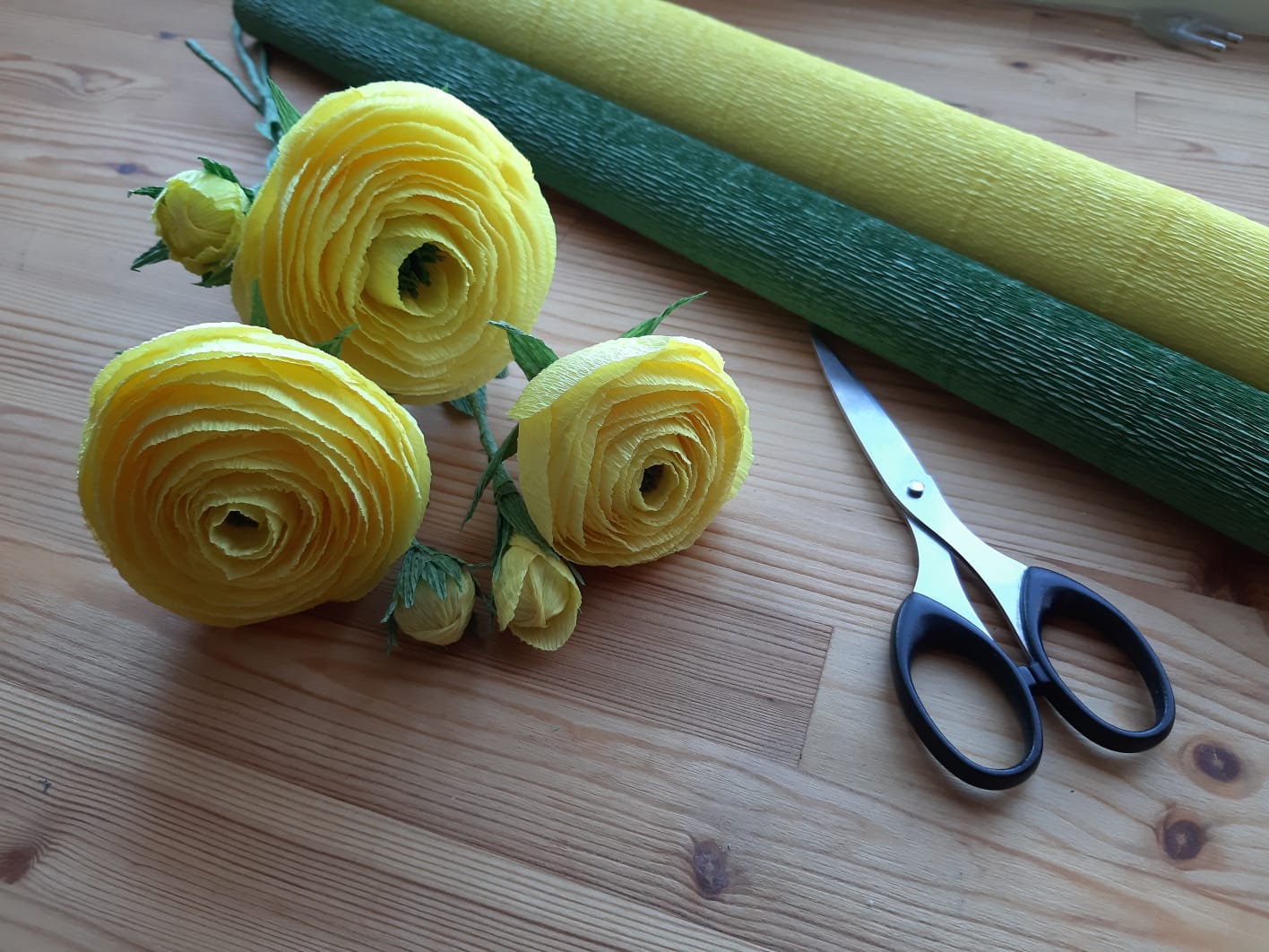 Crepe Paper Ranunculus tutorial - DIY paper flower ideas