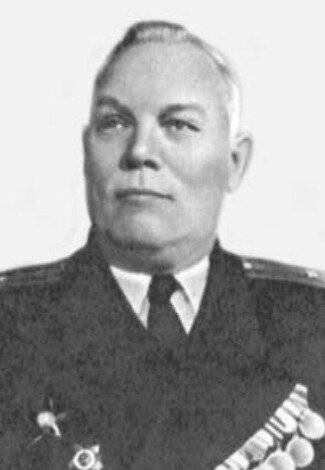 А. И. Дианов —  первый командир Иоканьгской 
военно-морской базы. На фото в звании капитана 
1 ранга
