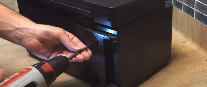 Откручиваем винты