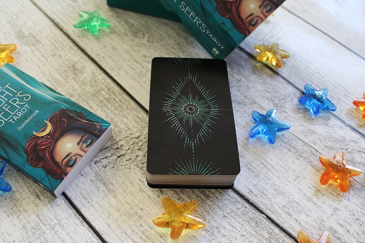 Нам помогает самое красивое Таро Светлого Провидца