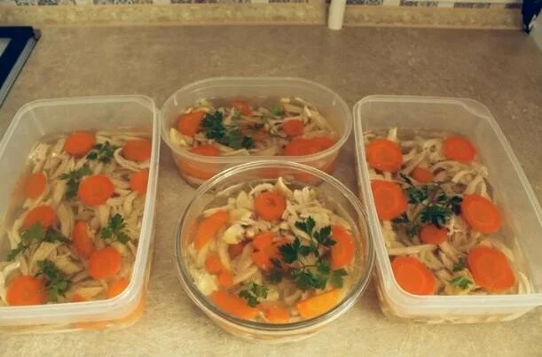 Как приготовить быстрый холодец из курицы: простой рецепт с желатином