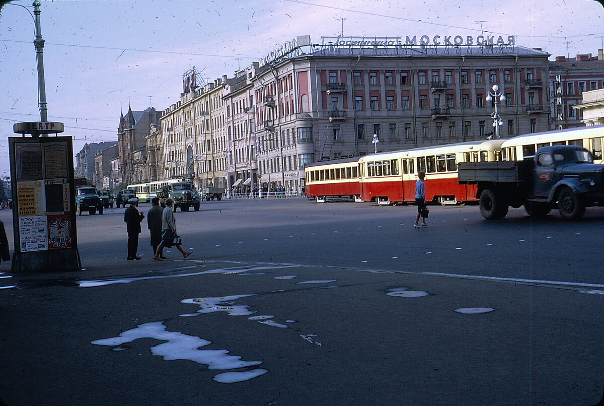 площадь восстания старые