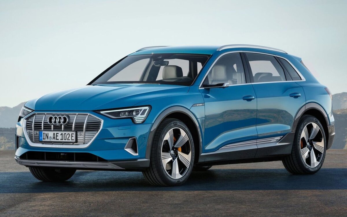 AUDI Q-5 e-tron