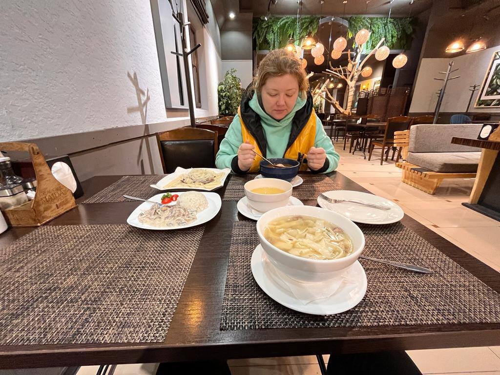 Алма-Ата на связи? У нас время 9 утра и за окном выключили горы и включили снег✌️ Привет! Я Женя и мы с мужем хотим воплотить нашу мечту.-2-3