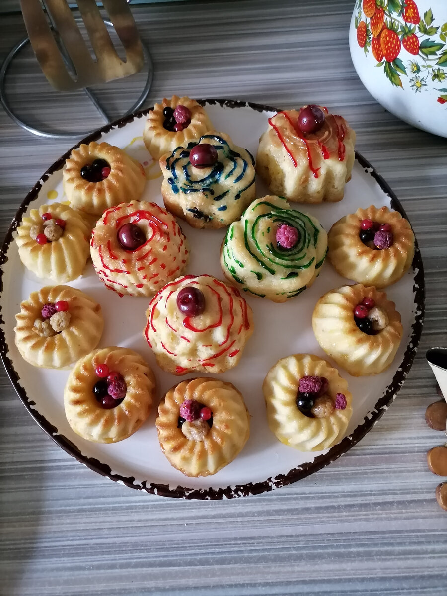 Кексы Алина испекла к празднику.