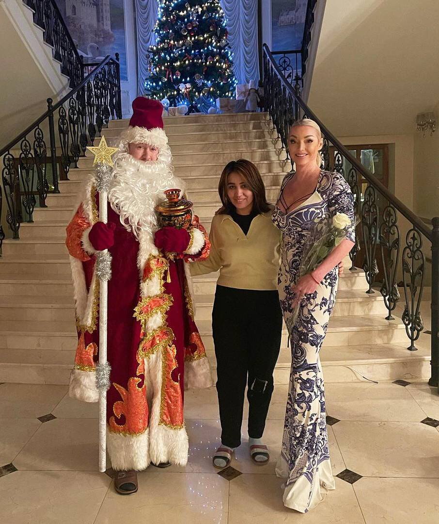    Анастасия Волочкова влюбилась в Деда МорозаСоцсети Анастасии Волочковой