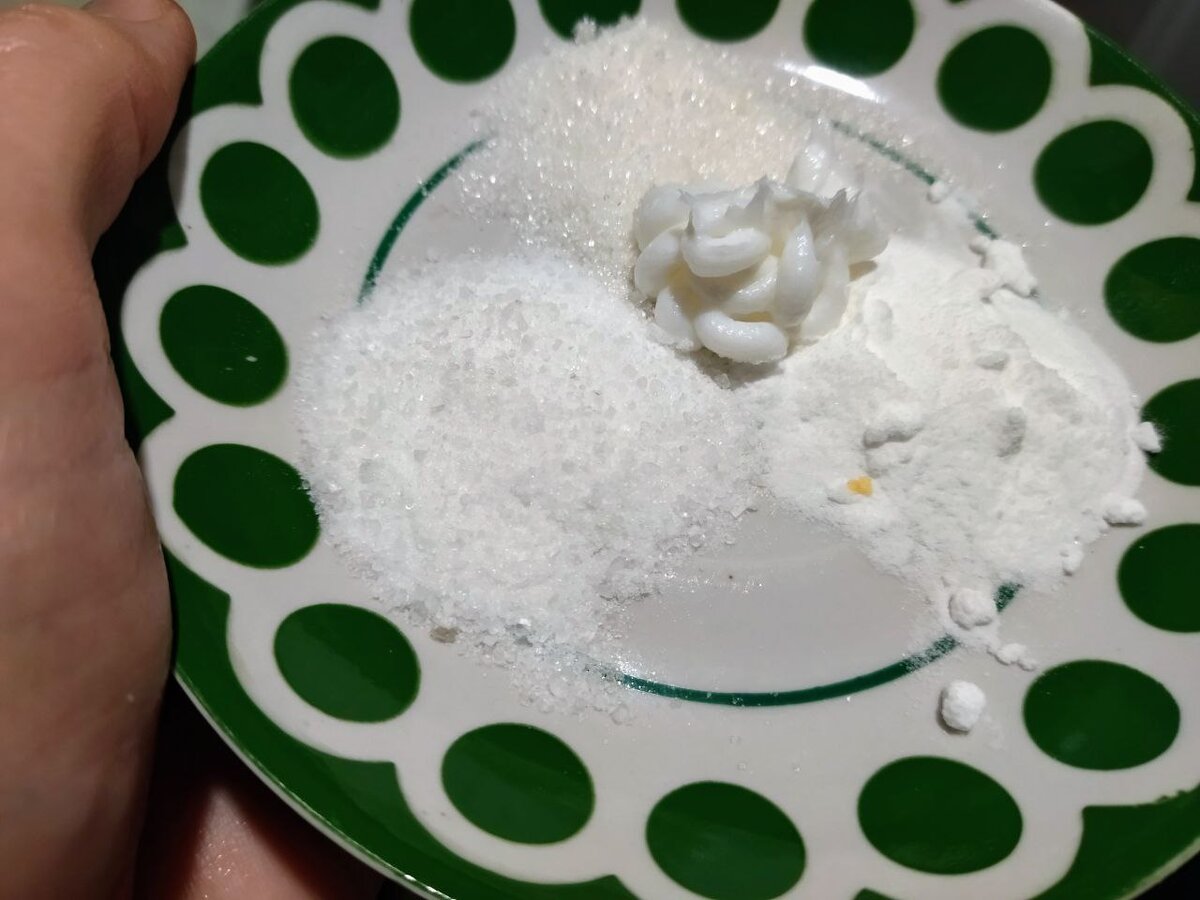 Ингредиенты для скраба, гель для тела у меня кремообразный