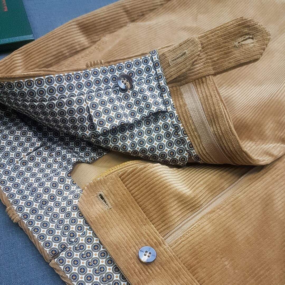 Брюки, изготовленные в ателье Bourbaki из 500-граммового вельвета от неаполитанского текстильного дома Caccioppoli