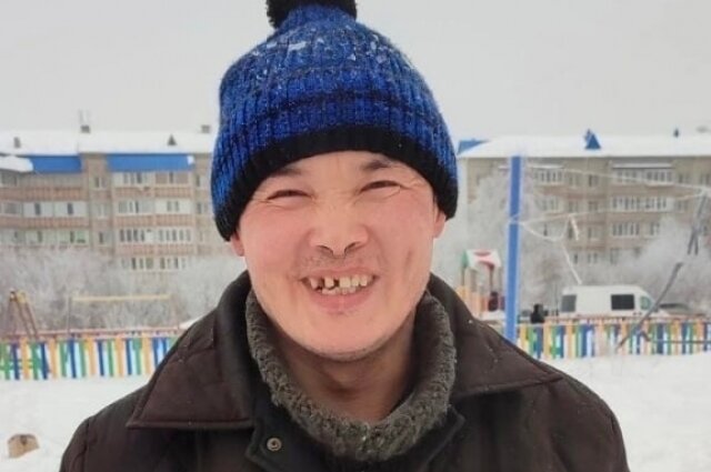    Евгений Зулькарнаев решил порадовать боровских детей и стал знаменитостью. Фото: Архив / Паблик