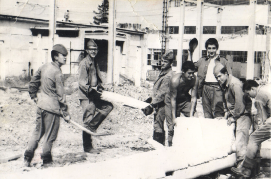  Служба не сахар. 