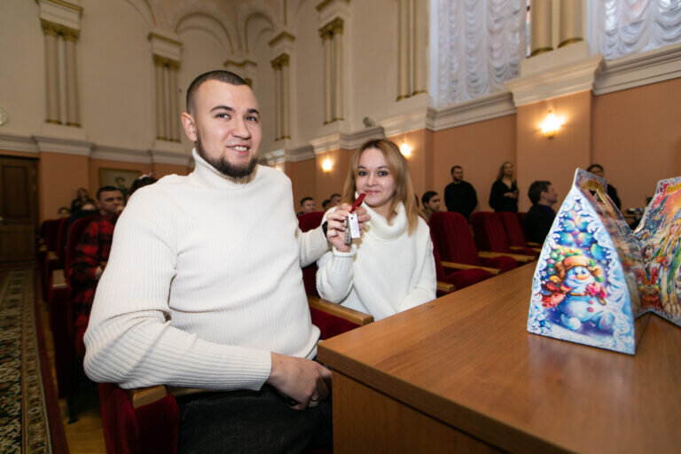    Оренбургские семьи получили ключи от квартир в областном центре Марина Шарт