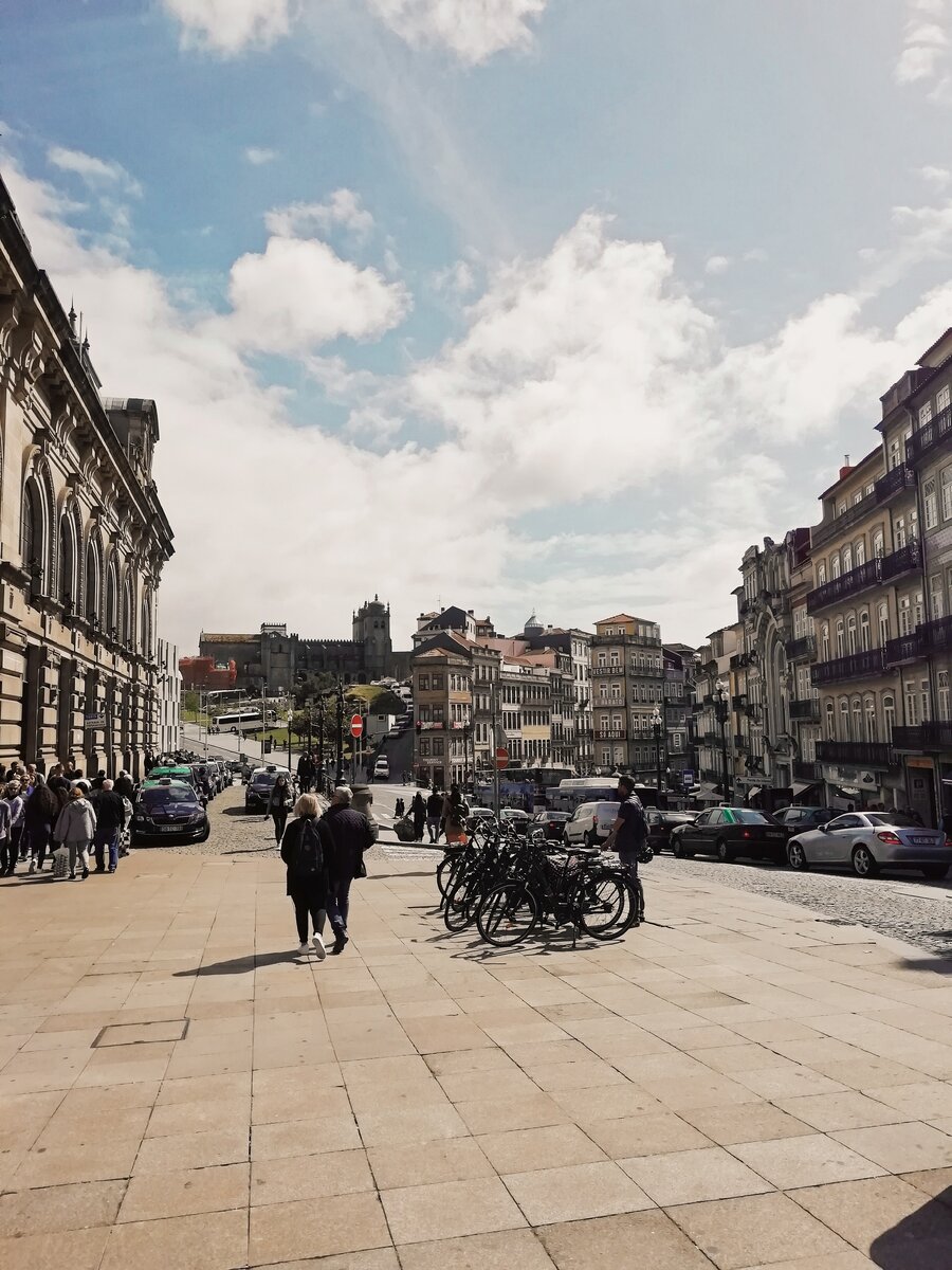 На горе - Кафедральный Собор.