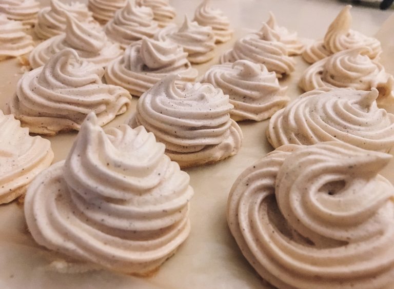 Белок + сахар + корица.