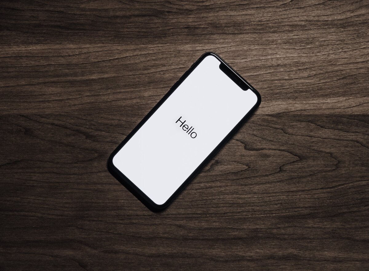 https://www.pexels.com/photo/black-iphone-7-on-brown-table-699122/