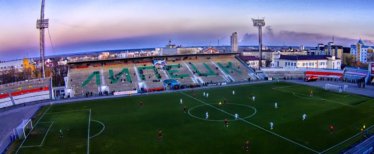 Липецкие болельщики всегда держат "социальную дистанцию".